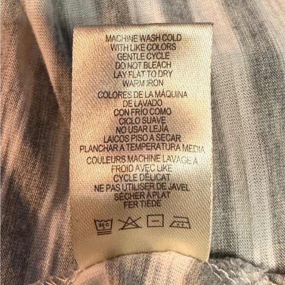 (L/XL) Simply Noelle Gray and White Horizontal Striped Tunic - Picture 13 of 13